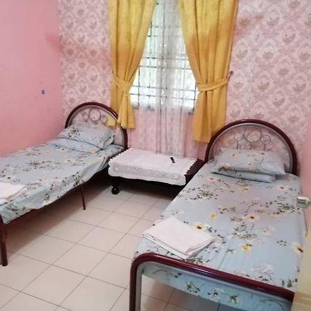 Homestay Perpaduan, Taman Bercham Raya Ulu Kinta Ipoh Perak Kampong Batu Lapan  エクステリア 写真