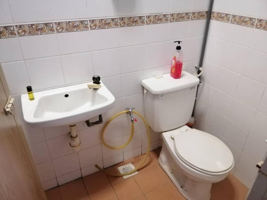 Homestay Perpaduan, Taman Bercham Raya Ulu Kinta Ipoh Perak Kampong Batu Lapan  エクステリア 写真